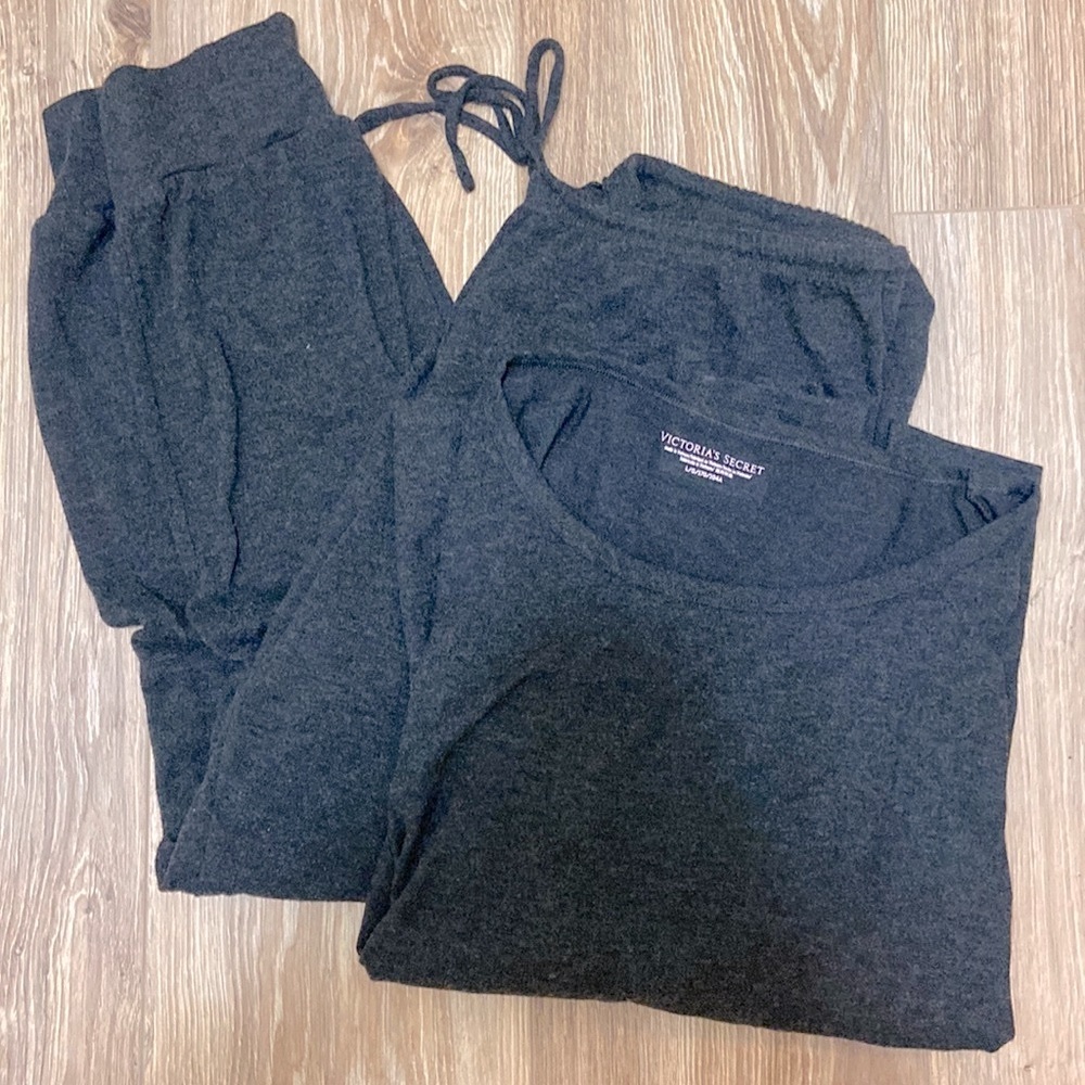 Victoria Secret PJ Set size Large (jogger bottoms and long sleeve top)